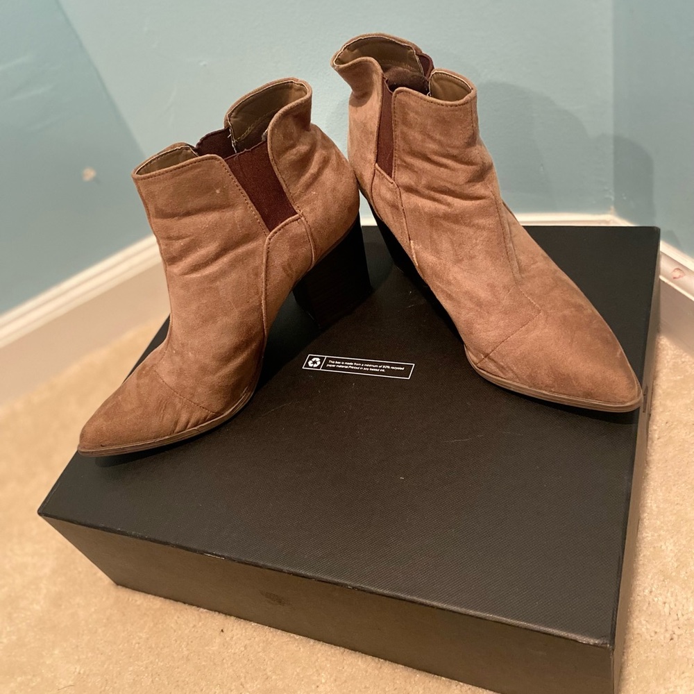 Boots - Picture 4 of 9